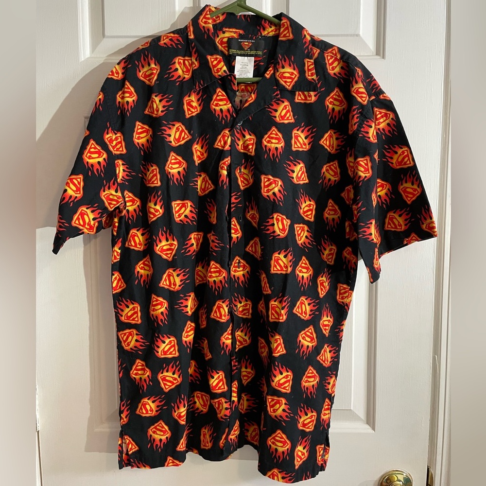 Men’s X Large (XL) Warner Bros Superman Black/Red w flaming insignia button down